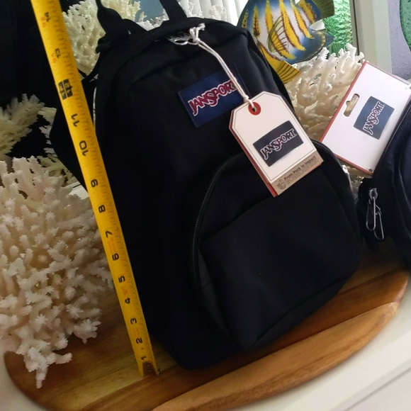 JanSport bundle NWT 🔥 1) medium backpack 1) fanny pack. - Picture 6 of 11